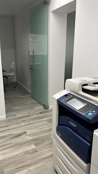 More Photos Of 39 NE 1st Ave, Miami Storefront Retail Office For Lease