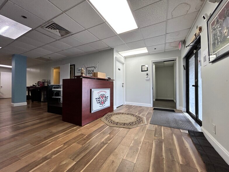 More Photos Of 2055 Liberty St, Hollywood Service For Sale