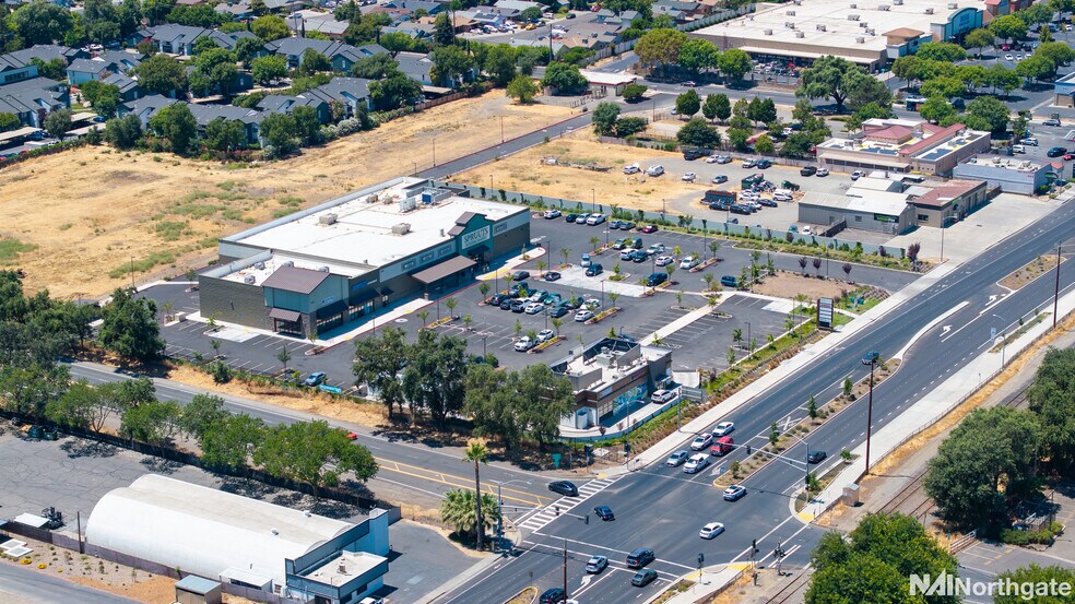 More Photos Of 1434-1454 E Main St, Woodland Unknown For Lease