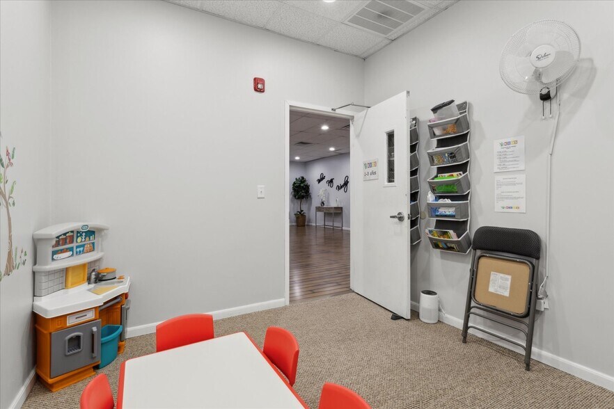 More Photos Of 14859 Warwick Blvd, Newport News Restaurant For Lease