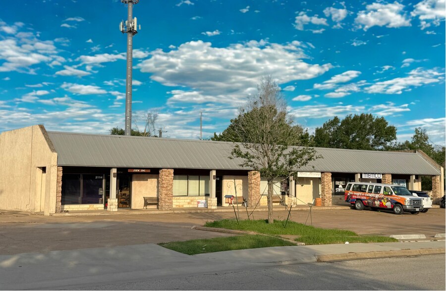 More Photos Of 2108 Southwood Dr, College Station Office For Lease