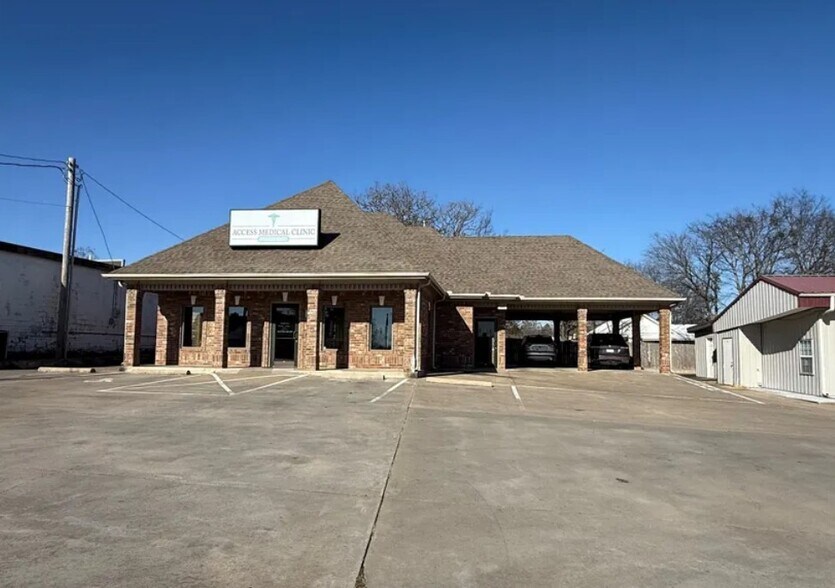 Primary Photo Of 709 E Downing St, Tahlequah Medical For Sale