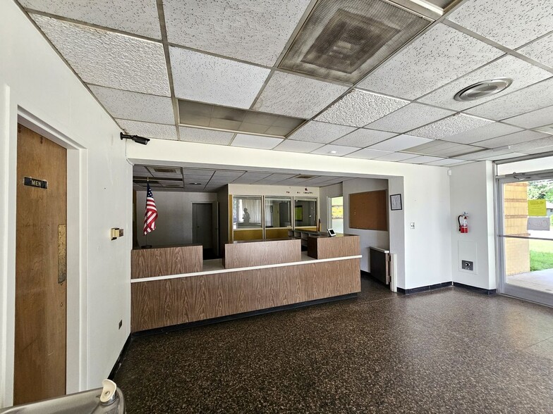 More Photos Of 425 S Lee St, Whiteville Office For Sale