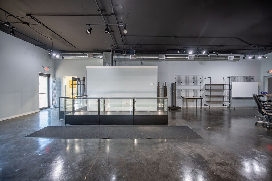 More Photos Of 1315 N Wooster Ave, Strasburg Freestanding For Lease