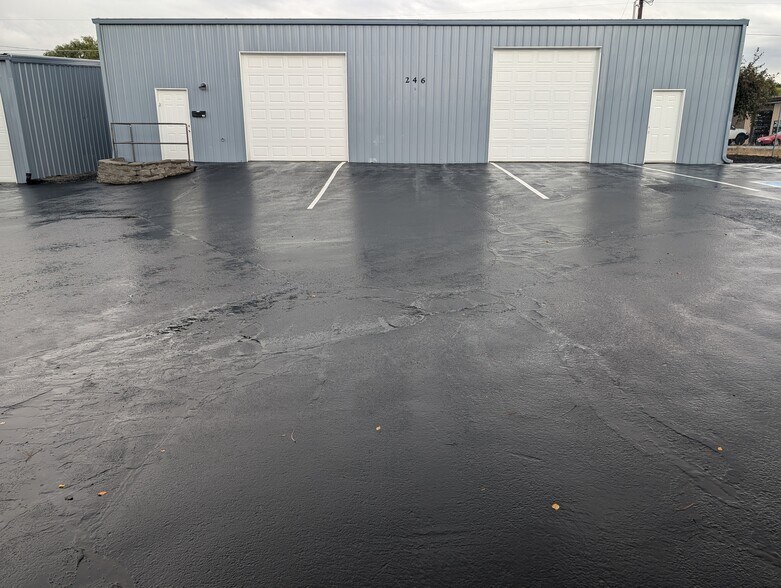 More Photos Of 246 SE Franklin, Redmond Warehouse For Lease