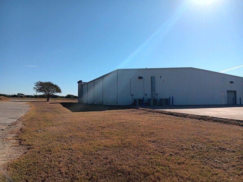 More Photos Of 9230 N Highway 6, Navasota Freestanding For Sale