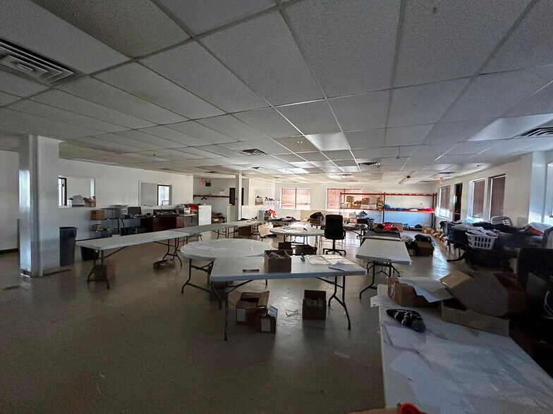 More Photos Of 1401 S Circle Ave, Forest Park Warehouse For Sale