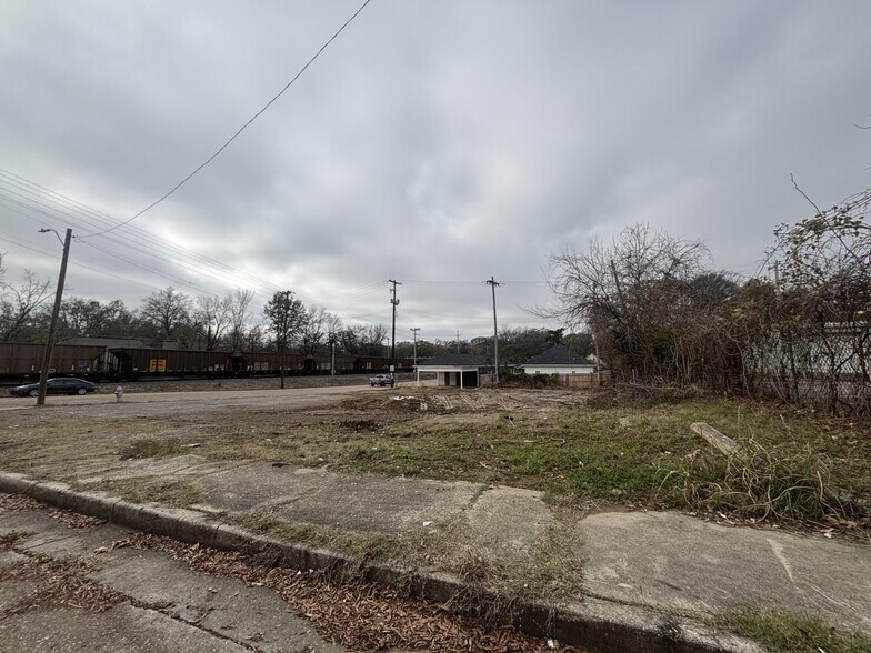 More Photos Of 2224 Southern Ave, Memphis General Retail For Sale