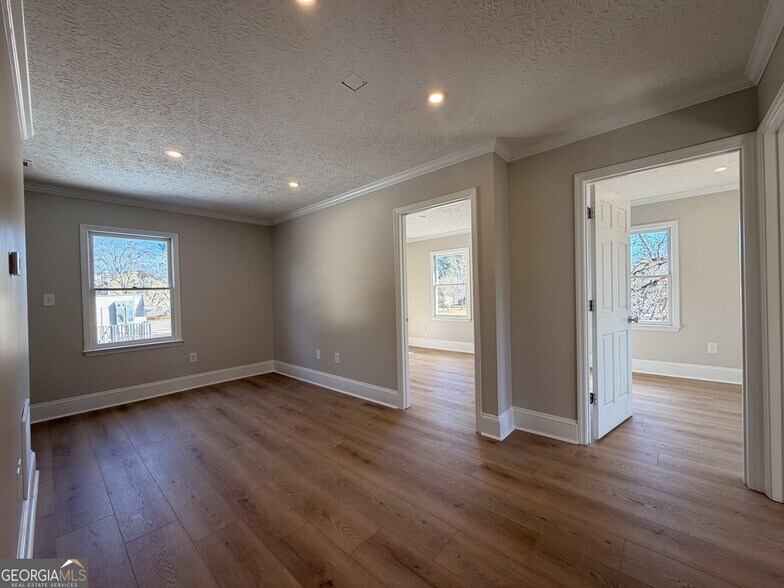 More Photos Of 1165 Cedar Shoals Dr, Athens Loft Creative Space For Sale