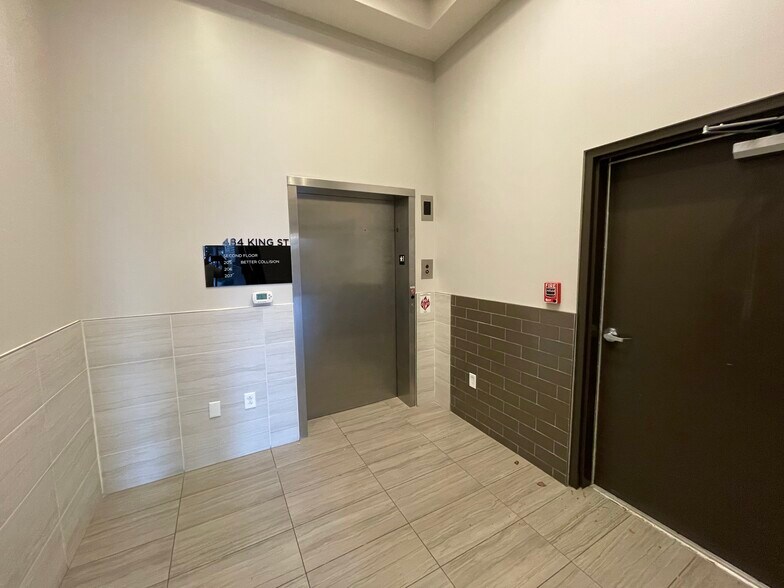 More Photos Of 484 King St, Charleston General Retail For Lease