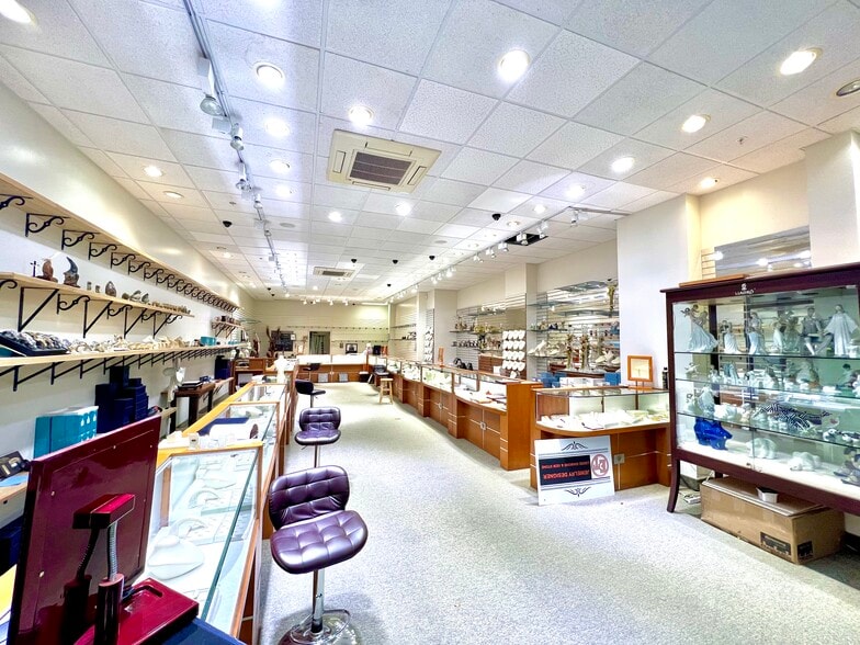 More Photos Of 263 S Franklin St, Juneau General Retail For Sale