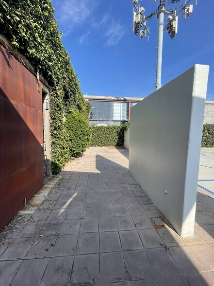 More Photos Of 2662-2684 Lacy St, Los Angeles Loft Creative Space For Lease