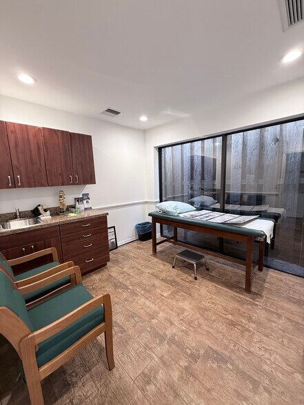 More Photos Of 1872 Tamiami Trl S, Venice Office For Lease
