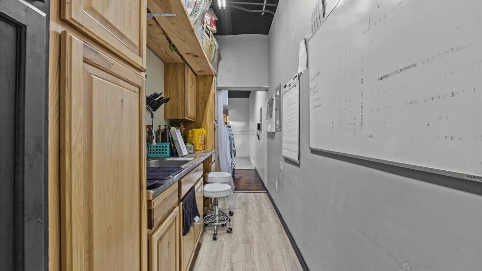 More Photos Of 450 West Ave, Rifle Office For Sale