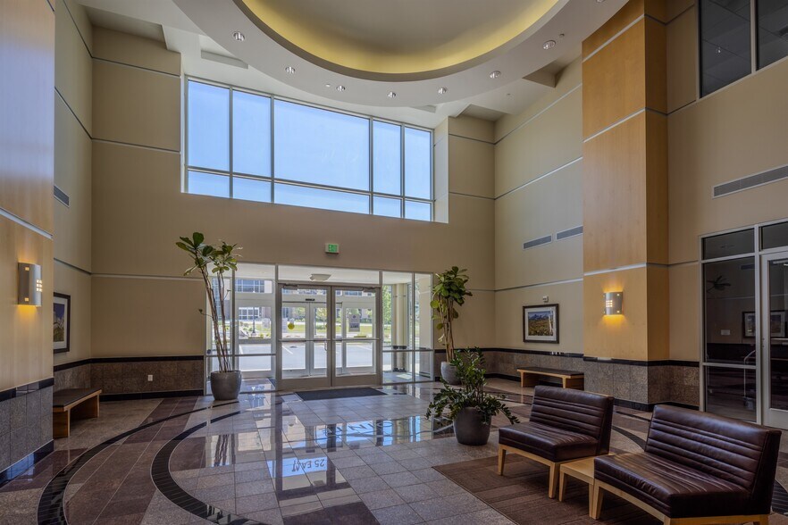 More Photos Of 25 E Scenic Pointe Dr, Draper Office For Lease