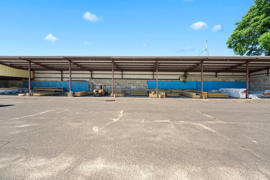 More Photos Of 830 Cumberland Hill Rd, Woonsocket Freestanding For Sale