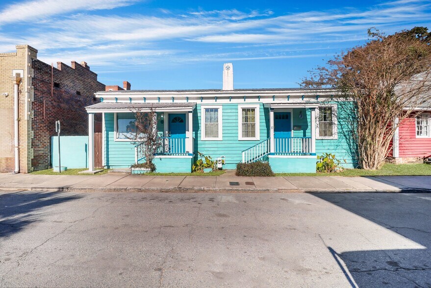 More Photos Of 8 E 41st St, Savannah Storefront Retail Residential For Sale