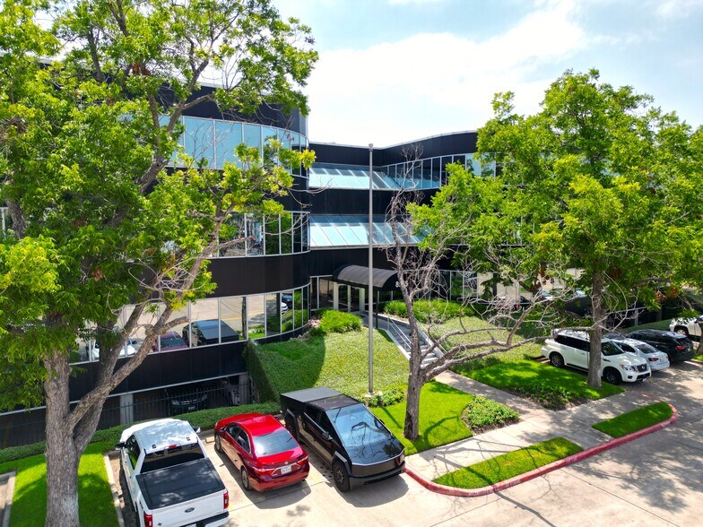 More Photos Of 8955 Katy Fwy, Houston Office For Lease