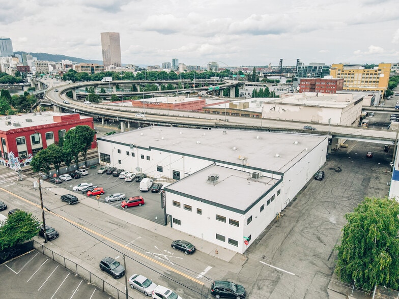 More Photos Of 111-115 SE Yamhill St, Portland Warehouse For Lease