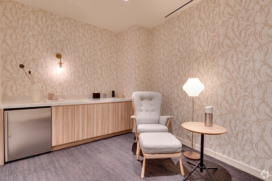 More Photos Of 333 N Green St, Chicago Office For Lease