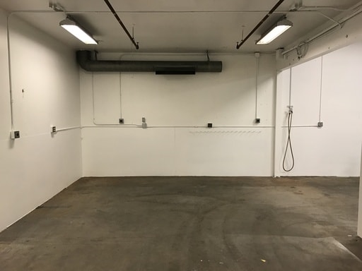 More Photos Of 3901 SE Naef Rd, Portland Manufacturing For Lease