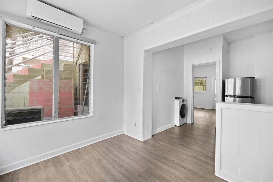 More Photos Of 2822 Pine Tree Dr, Miami Beach Apartments For Sale