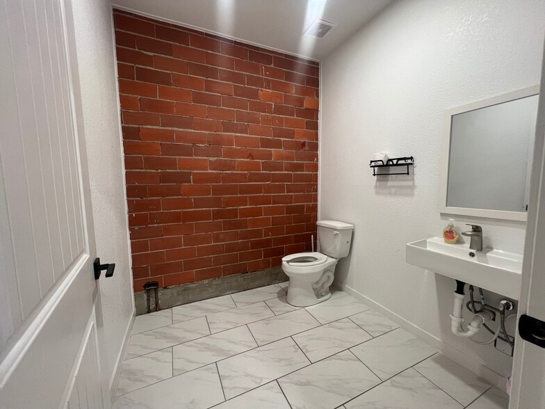 More Photos Of 300 N 8th Suite 100 St, Killeen General Retail For Lease