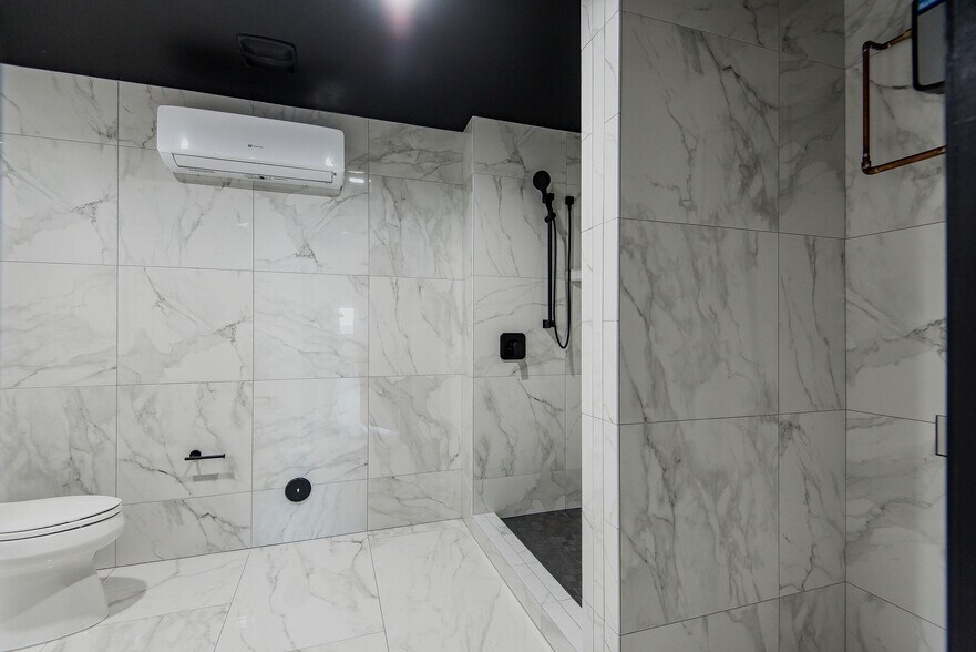 More Photos Of 1551 E World Blvd, Fort Mohave Showroom For Sale