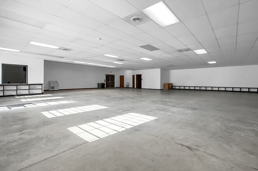Primary Photo Of 411 S Central Ave, Columbus Freestanding For Sale