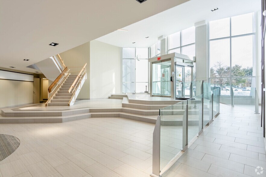 More Photos Of 8 Griffin Rd N, Windsor Office For Sale