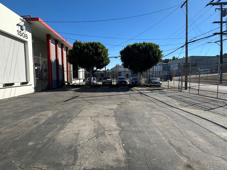 More Photos Of 1506-1550 N Knowles Ave, Los Angeles Warehouse For Lease