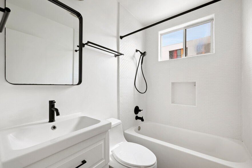 More Photos Of 200 N Rampart Blvd, Los Angeles Apartments For Sale