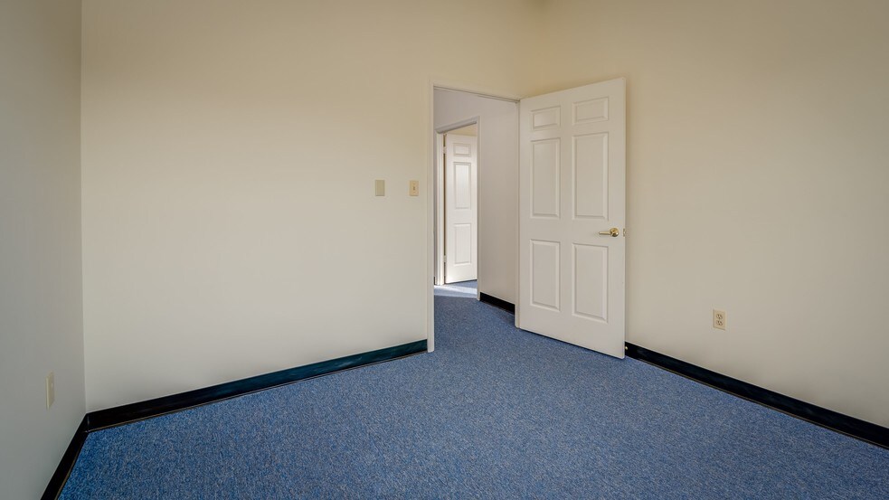 More Photos Of 8361-8379 Cherry Ln, Laurel Medical For Sale