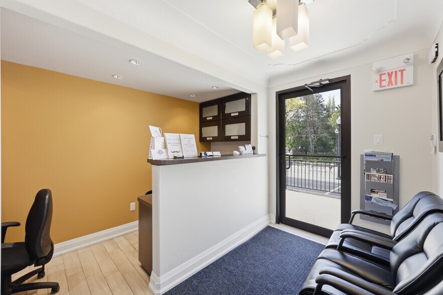 More Photos Of 60 King St W, Hamilton Office For Sale