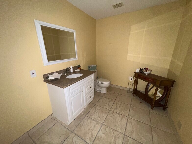 More Photos Of 3226-3230 W Kennedy Blvd, Tampa Storefront Retail Office For Sale