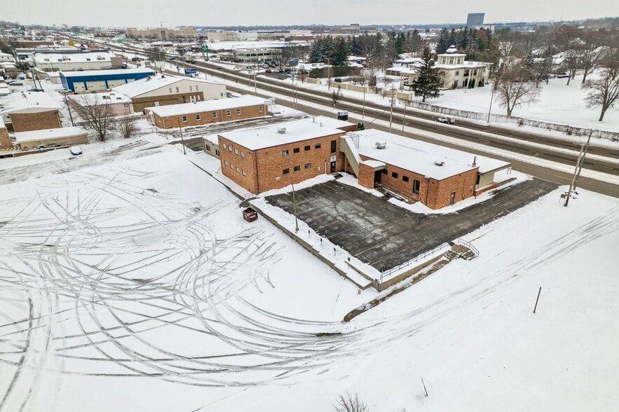 More Photos Of 1316 E Empire St, Bloomington General Retail For Sale