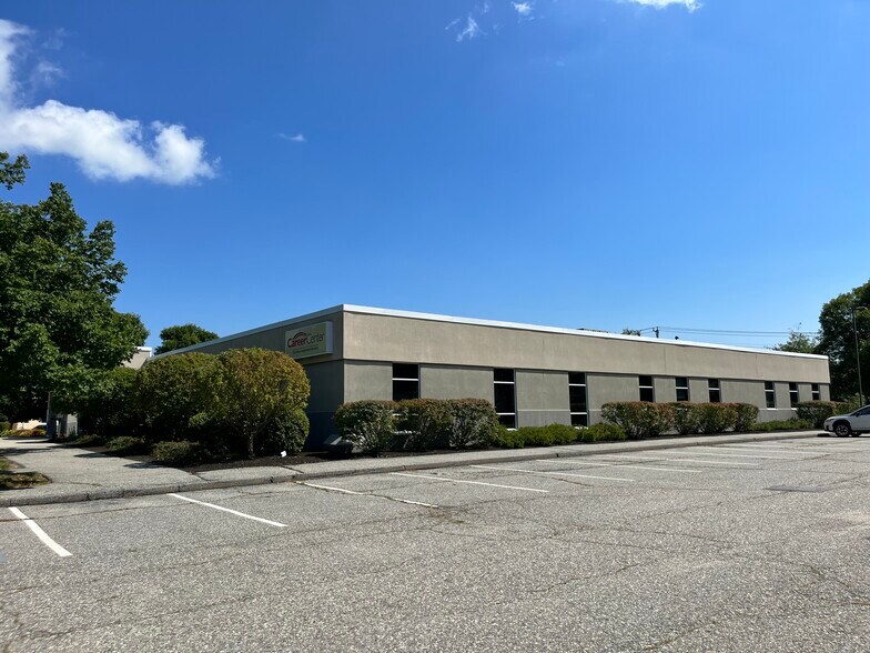 More Photos Of 5 Mollison Way, Lewiston Office For Lease
