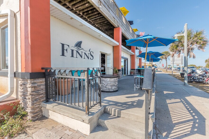 More Photos Of 101 Oceanshore Blvd, Flagler Beach Bar For Sale