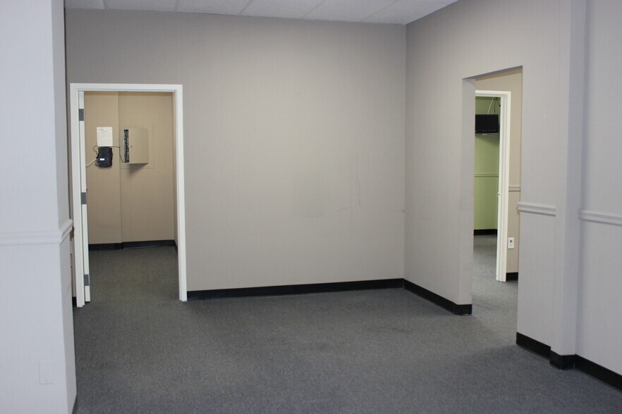 More Photos Of 2340 Whitney Ave, Hamden Storefront Retail Office For Lease