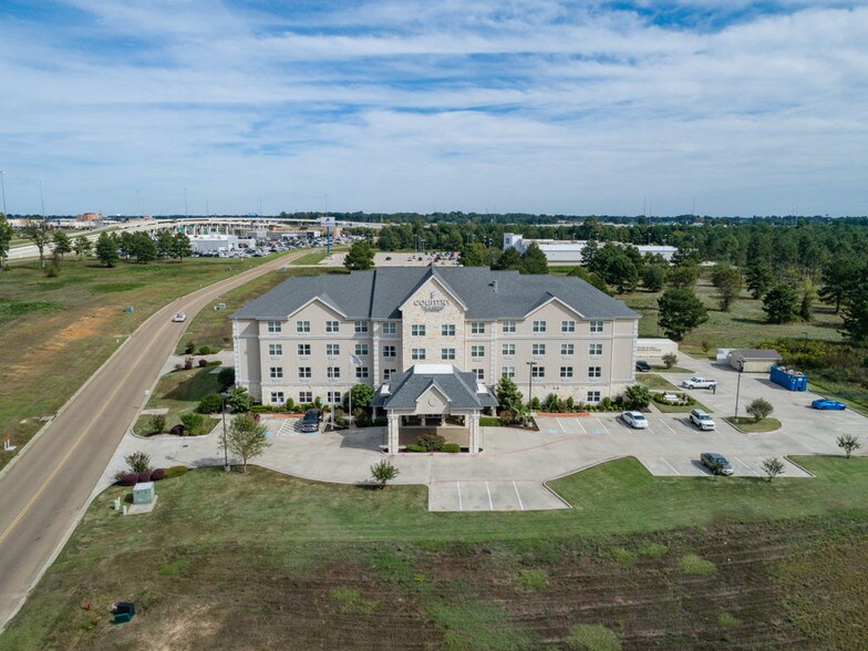 More Photos Of 1918 University Ave, Texarkana Hotel For Sale