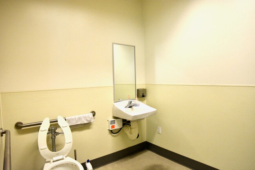 More Photos Of 2280 Valley Blvd, Pomona Warehouse For Sale
