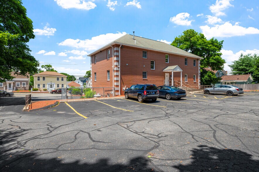 More Photos Of 352 Park Ave, Woonsocket Office For Sale