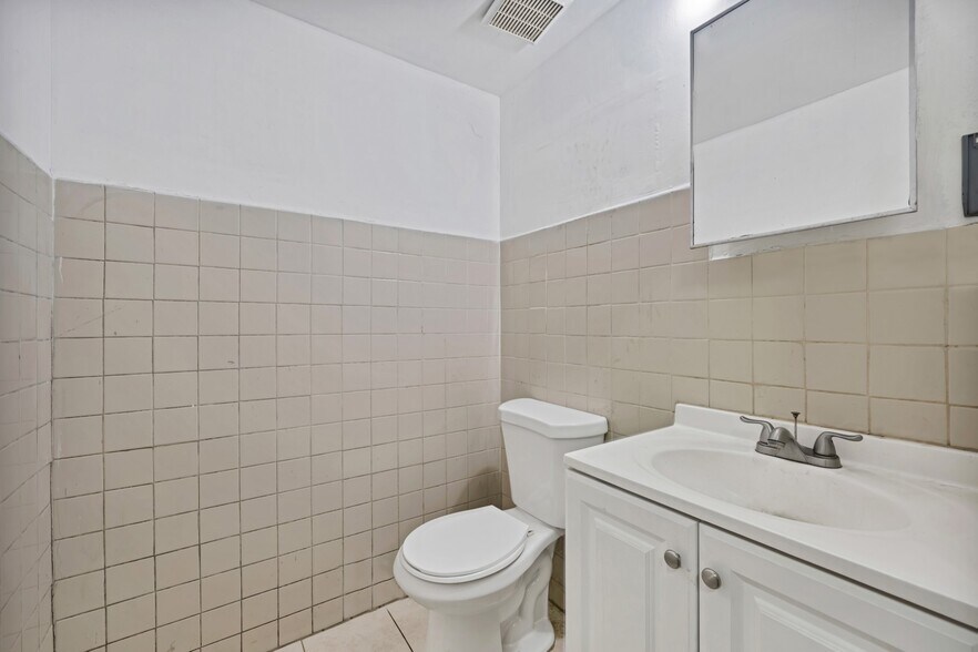 More Photos Of 5220 NW 72nd Ave, Miami Warehouse For Sale