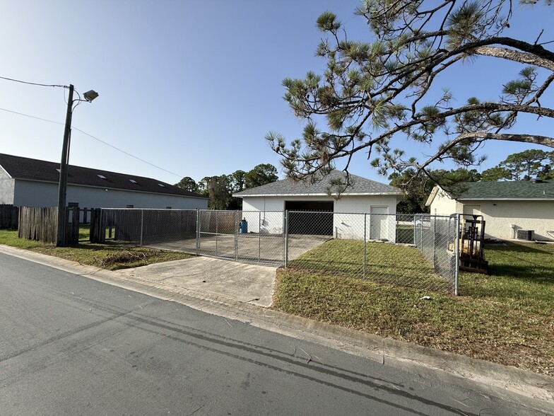 More Photos Of 1853 Canova St SE, Palm Bay Showroom For Sale