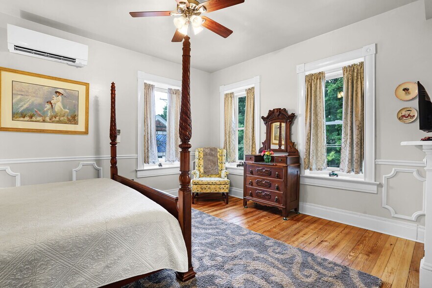 More Photos Of 504 W 5th St, Washington Hospitality For Sale