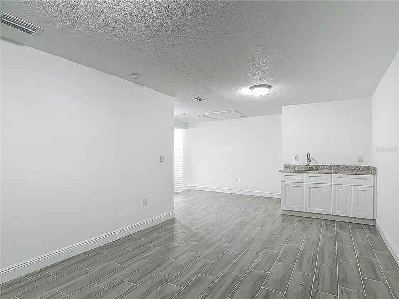 More Photos Of 547 N Ridgewood Ave, Daytona Beach Office For Lease
