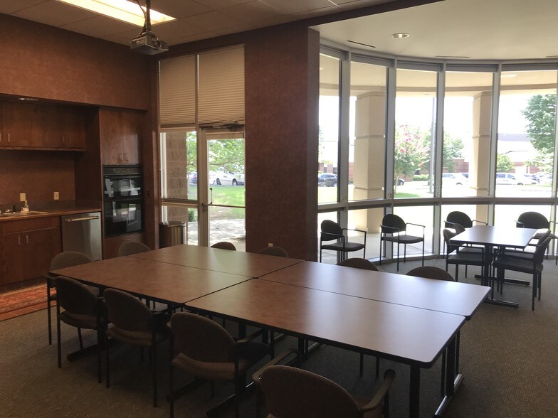 More Photos Of 2804 Longview Dr, Jonesboro Medical For Lease