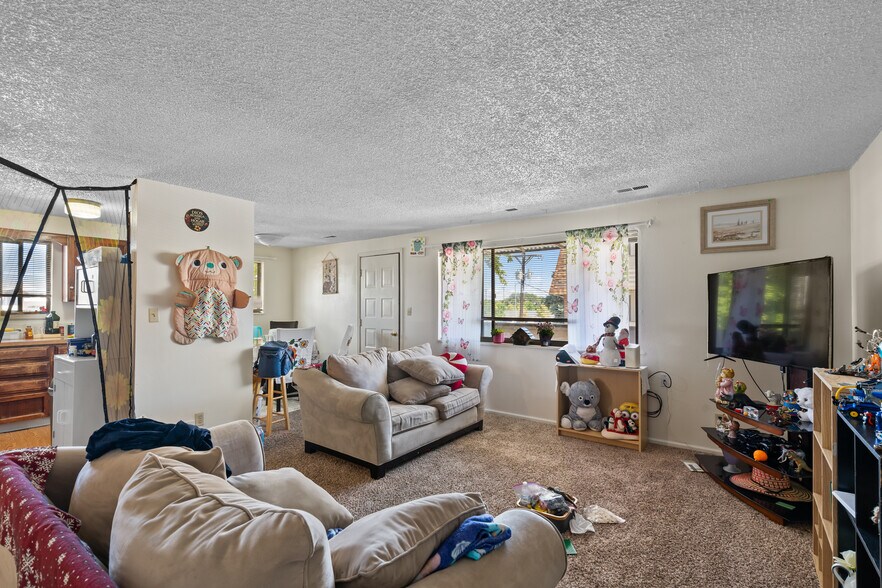 More Photos Of 1701 Warren Ave, Longmont Apartments For Sale