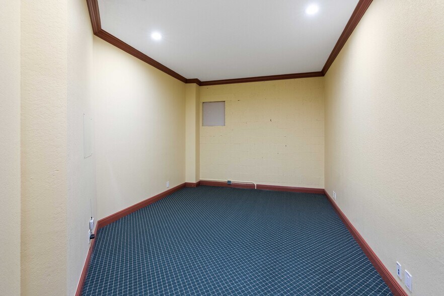 More Photos Of 658 W Indiantown Rd, Jupiter Medical For Sale