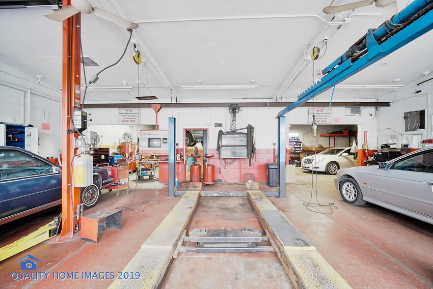 More Photos Of 6859 S Damen Ave, Chicago Auto Repair For Sale